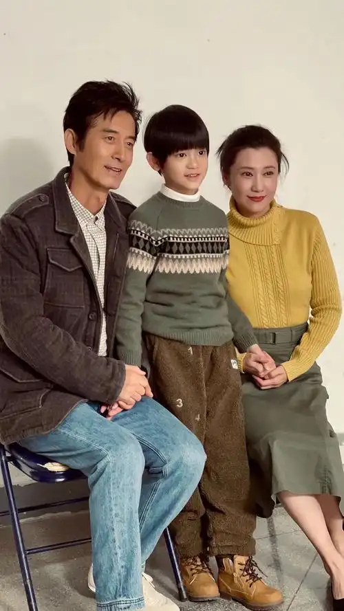 /p> p data-id="tf9wu6oszwop">2019年出演电视剧《一起深呼吸》饰演