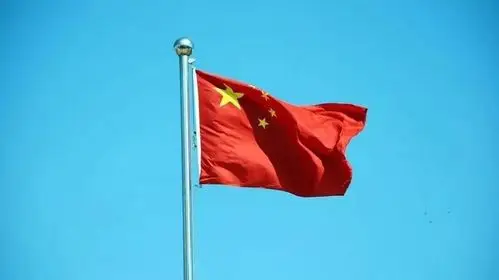 渭河61体艺风采用我们的行动守护神圣的中国红渭河小学举行国旗班