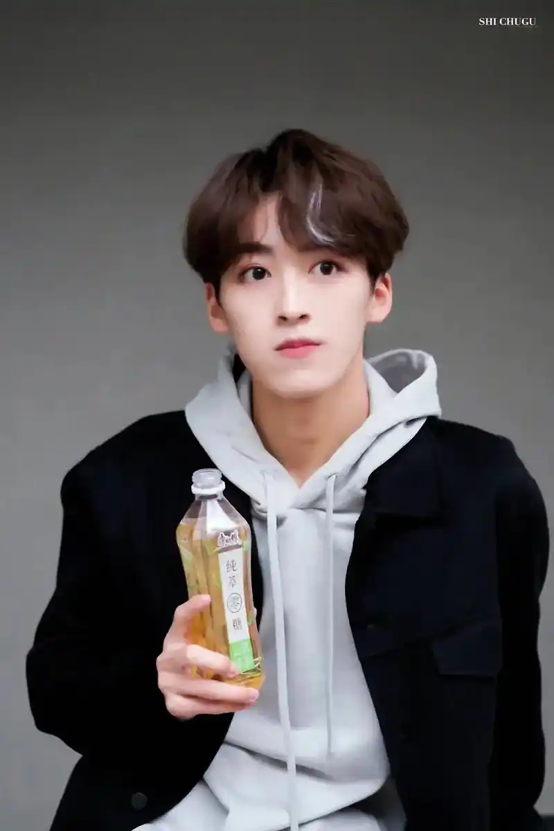 一组何洛洛壁纸分享