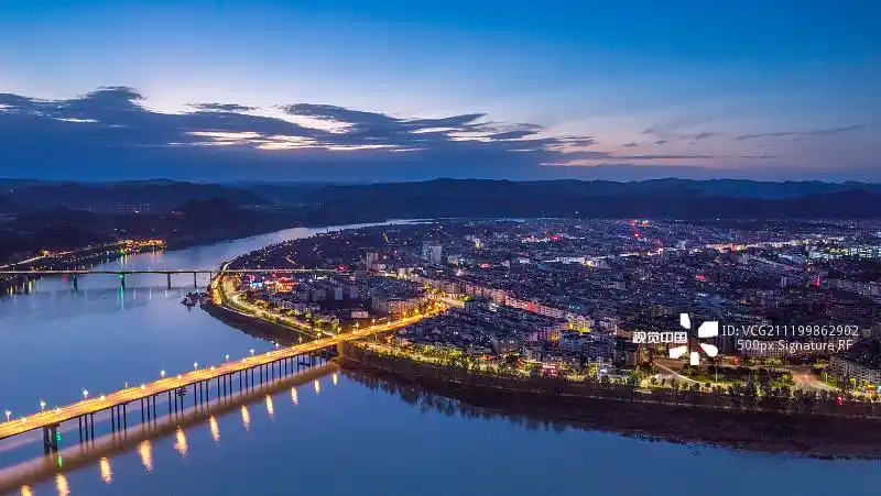 四川南充阆中古城夜景全景