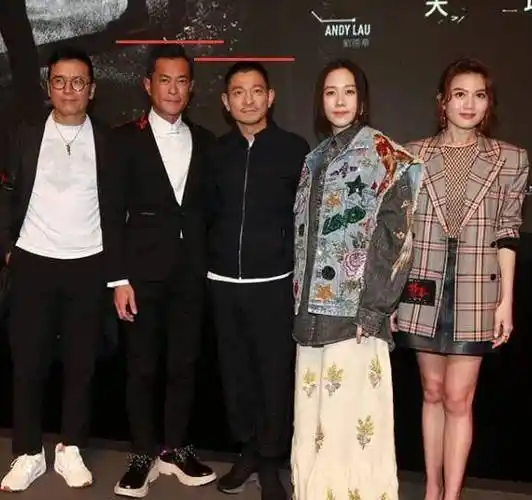 刘德华古天乐久违同框,华仔脸颊凹陷显消瘦,古天乐一细节见人品_天才