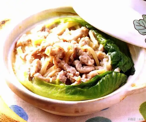 煲仔饭系列榨菜肉丝煲仔饭