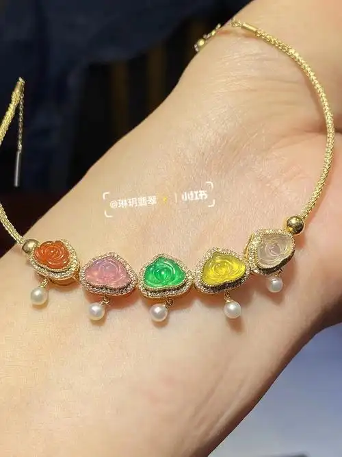 潘多拉手链色彩斑斓随意搭配