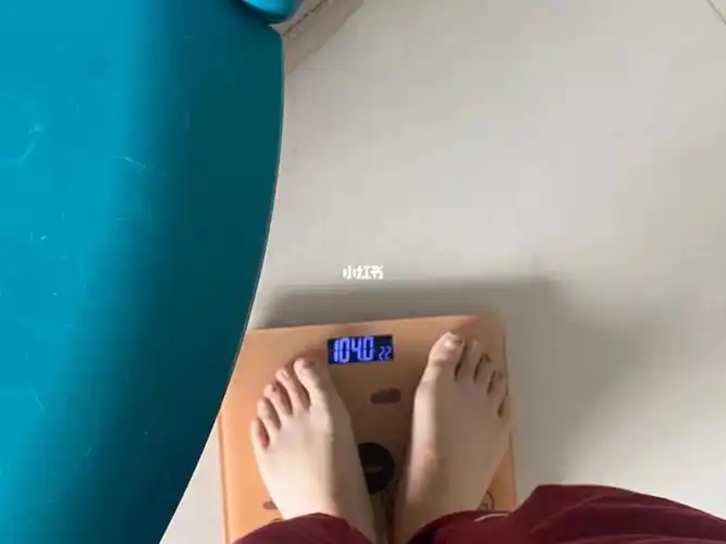 没生孩子之前穿m码数,体重保持在105这样.吃吃喝喝,从来不控制.