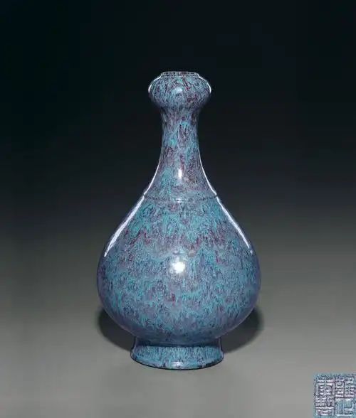 3204 清雍正 炉钧釉蒜头瓶