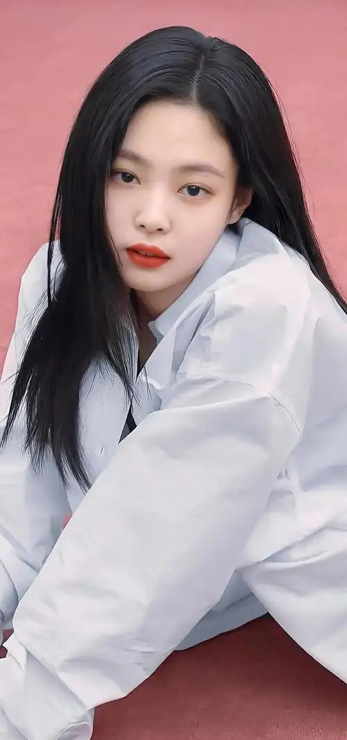 「金智妮壁纸」你已春色摇曳,我仍一身旧雪