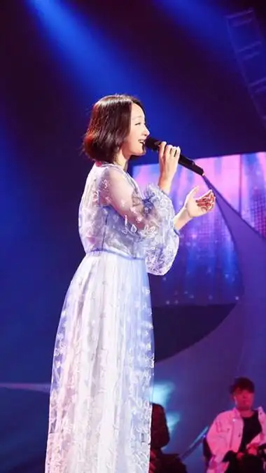 杨钰莹短发造型 甜美气没了,大妈气却跑出来了!