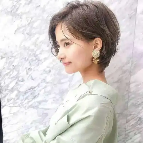 剪得好,减龄时髦.如果你剪得不好,你就会过时.