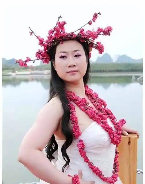 43岁芙蓉姐姐近照曝光:从扮丑网红到千万富婆,她经历了什么?