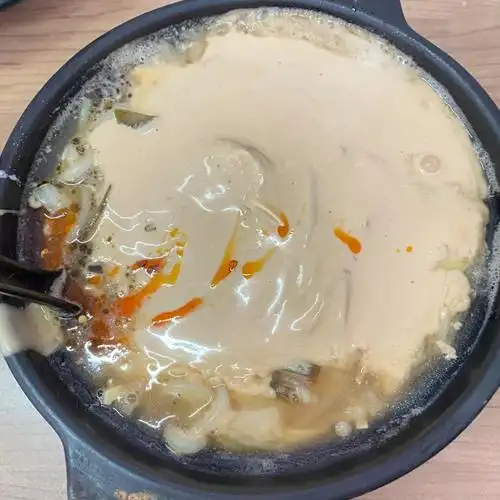 潍坊探店风味砂锅居黏糊糊东北麻辣烫