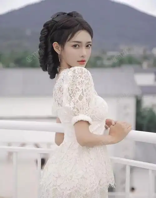 芮甜甜婚纱照曝光已再婚网友质疑只是写真p图粉丝群传出不雅视频