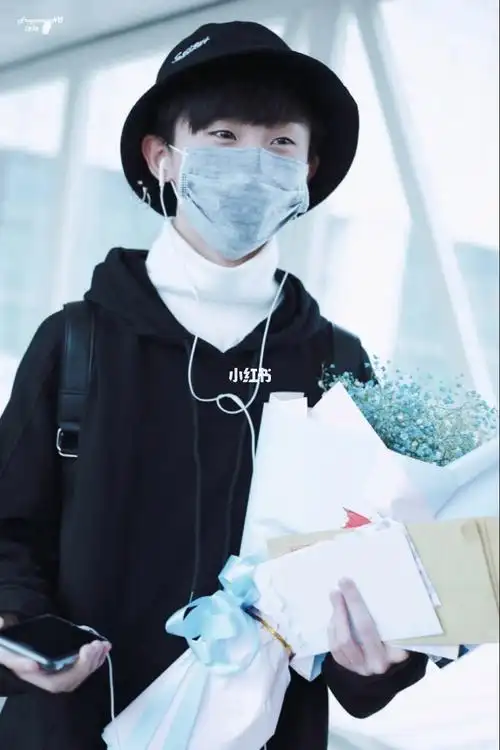 马嘉祺戴口罩可爱瞬间7373