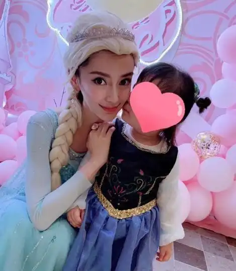 baby办庆生派对cos冰雪女王被网友直呼惊艳但丈夫黄晓明呢