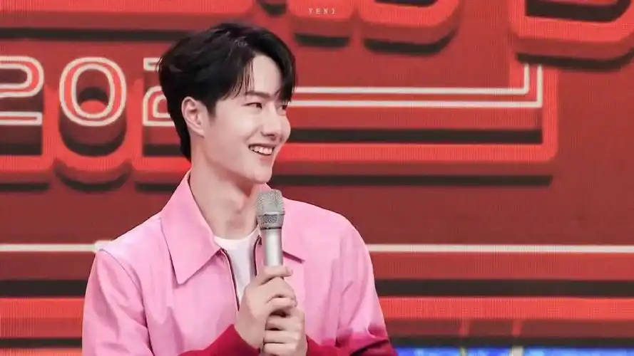 王一博壁纸可爱的五连拍已送上啵啵依然帅气十足