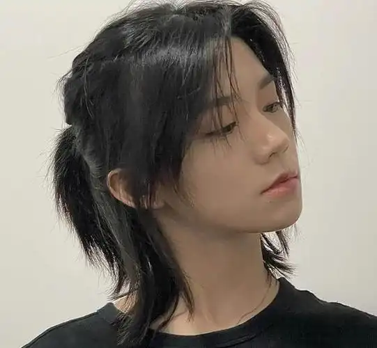 男性时尚新宠:狼尾发型,适合你的脸型吗?