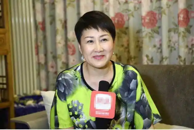 51岁郭冬临妻子近照首度大曝光,既不是张凯丽也不是牛莉而是她?