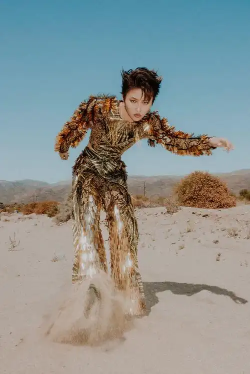 刘雨昕沙漠金色战神