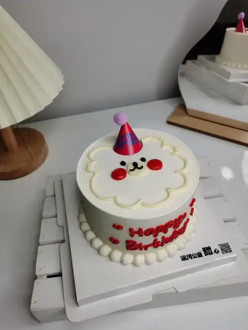 4寸可爱的小白熊蛋糕