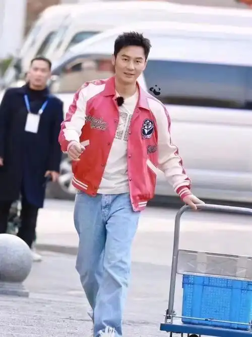 李晨 × 《我们的客栈》录制路透 jacket from kent &amp; curwen