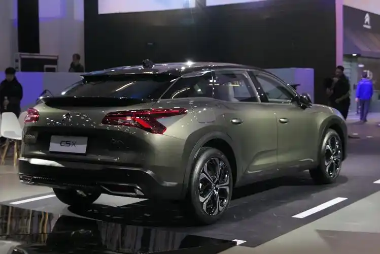 玩创新的先锋轿车叫凡尔赛详解东风雪铁龙c5x