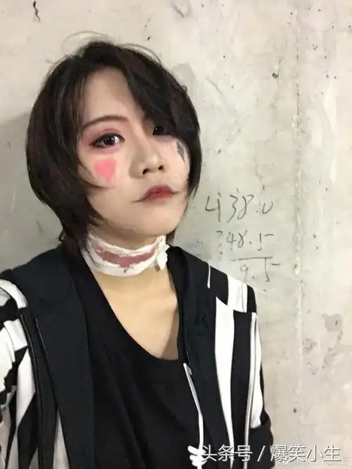 看看窦倩彤的装扮!王菲会不会吓一跳?