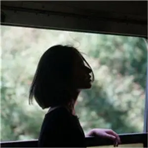 个性意境侧身美女头像