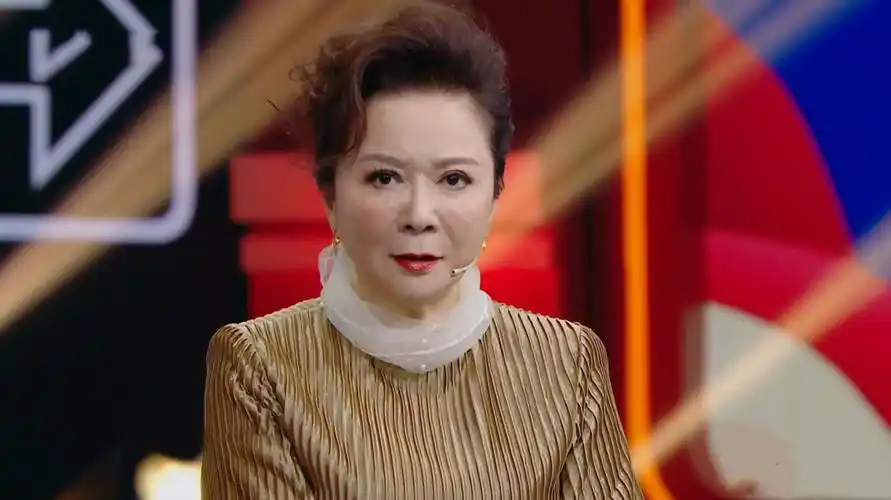 回顾从"小品女王"到被喊离开春晚,蔡明为何会落得今天这个下场