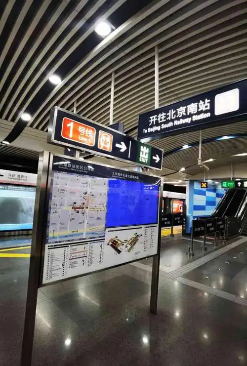 大望路地铁站-"今天来来skp,来这商场看看衣服,这里地.