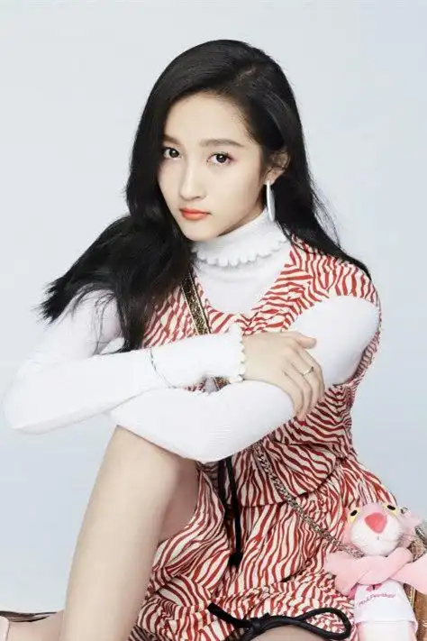 关晓彤作品资料简介_关晓彤演过的电视剧和电影_图片/身高/年龄/微博