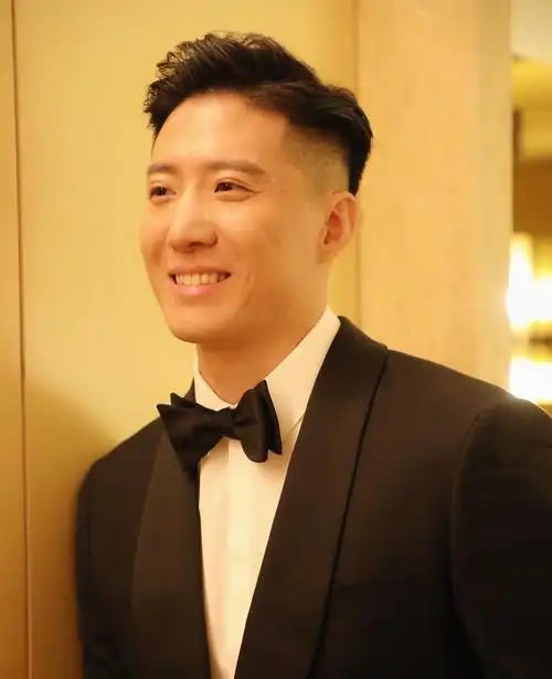 演员洪天照亮相上海电影节红毯 新作不断让人期待