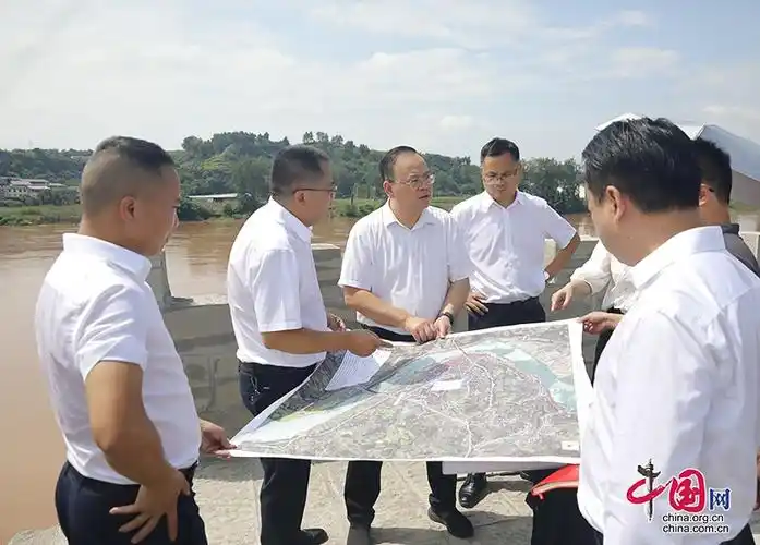 自贡市大安区委书记彭长林调研督导防汛减灾与乡村振兴工作