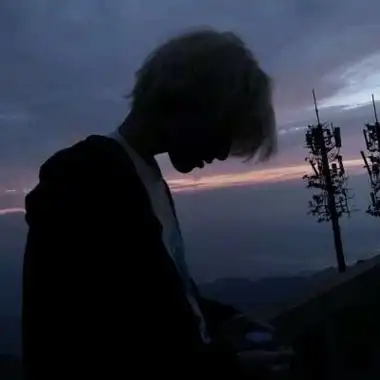 孤独抑郁男生头像真人高清失恋的头像男生高冷图片