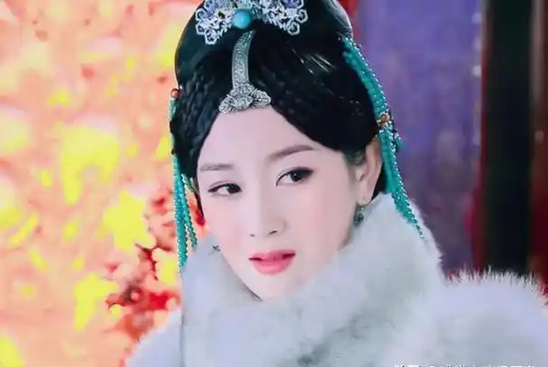 33岁张檬原本美若天仙,结果整容变"毁容",事业尽毁,太可惜