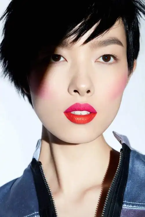 孙菲菲登陆《时尚芭莎》中国版五月刊封面_行业内参_资讯_模特中国