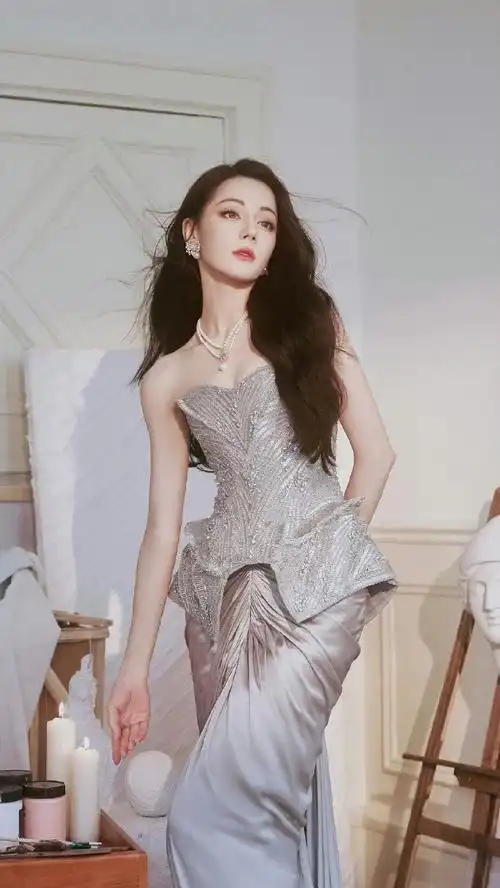 迪丽热巴亮片高定##迪丽热巴拿聂九罗的刀走红毯