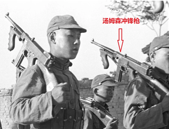 别的八路武器一般,唯独这支八路装备精良,人人一杆冲锋枪