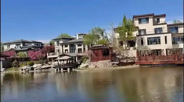 这里就是女明星赵丽颖居住的价值上亿的位于北京朝阳区的别墅豪宅