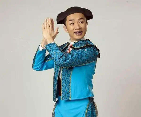 李亚男和王祖蓝妹妹同框网友这是王祖蓝最厉害的一次反串