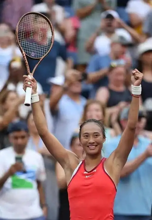 中国网球骄傲美网女单8强郑钦文获奖金330万元挑战2号种子