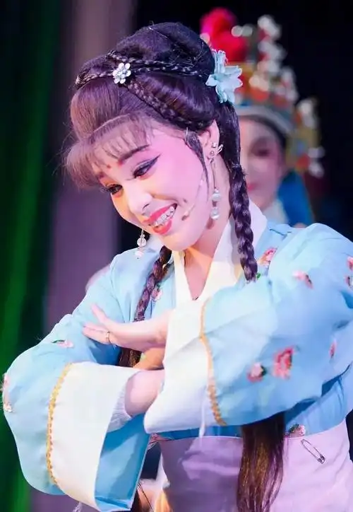 温岭三团_小旦石莲莲舞台剧照
