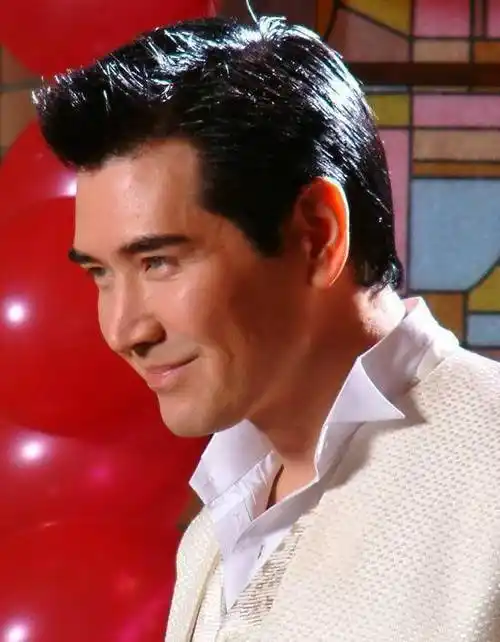 原创费翔行走的荷尔蒙舞台导演不敢拍他下半身60岁不结婚不生娃