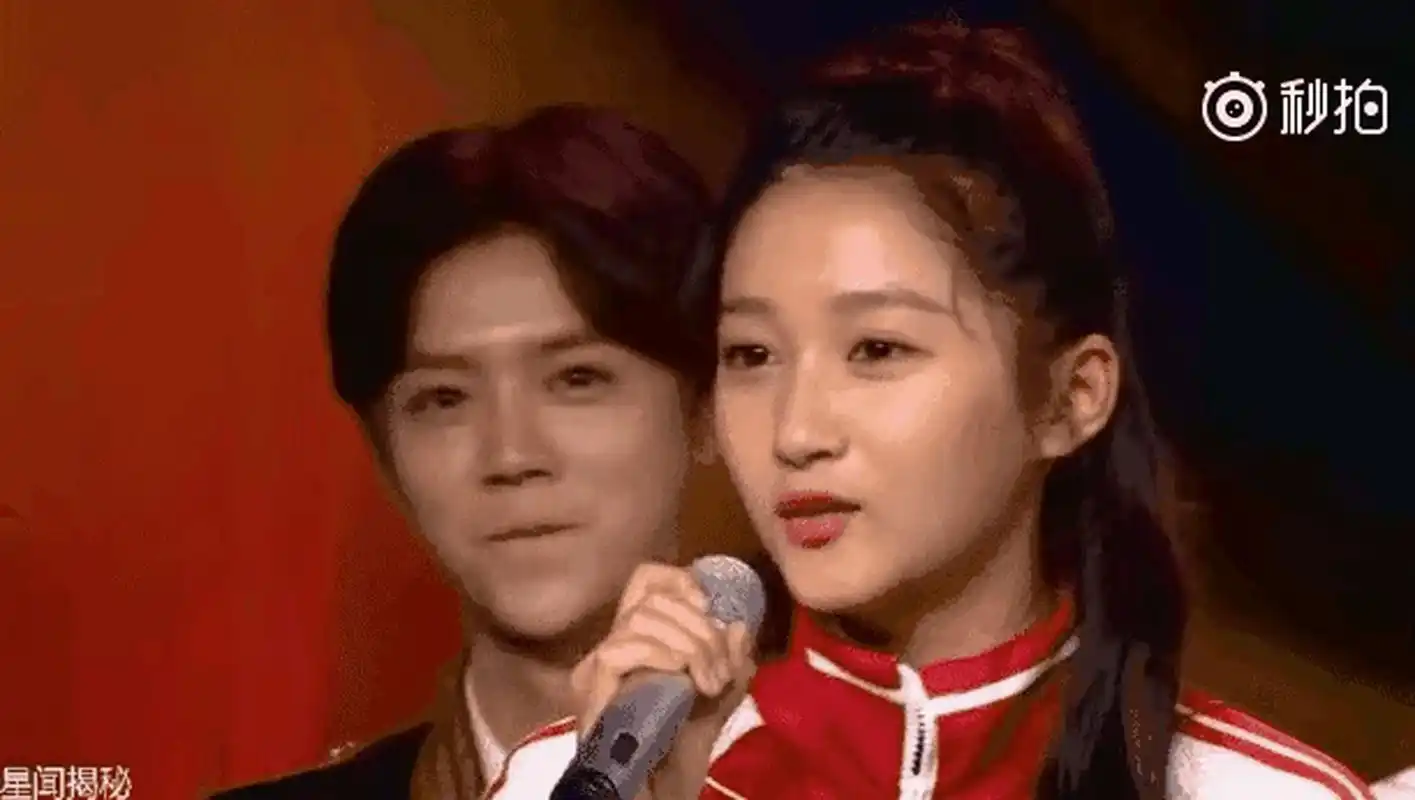 鹿晗的眼睛不会说谎,看他看关晓彤的眼神就知道.