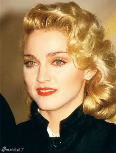 年轻时期的麦当娜,不顾爸爸的强烈反对,跑到纽约,找寻她的梦想,她对于