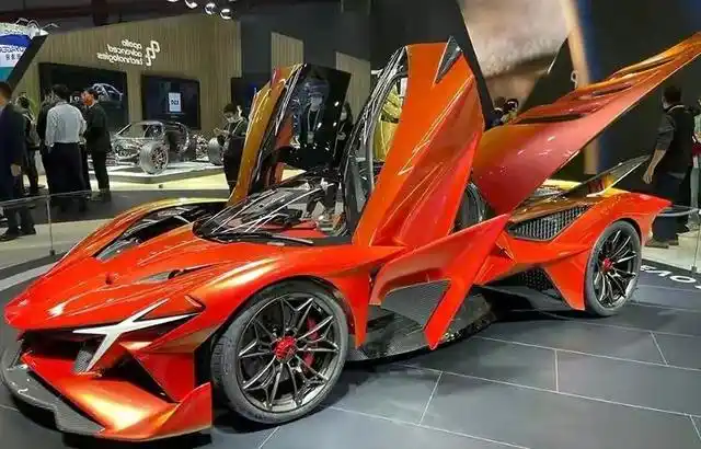 2000万!进博会最贵超跑阿波罗evo全球首秀