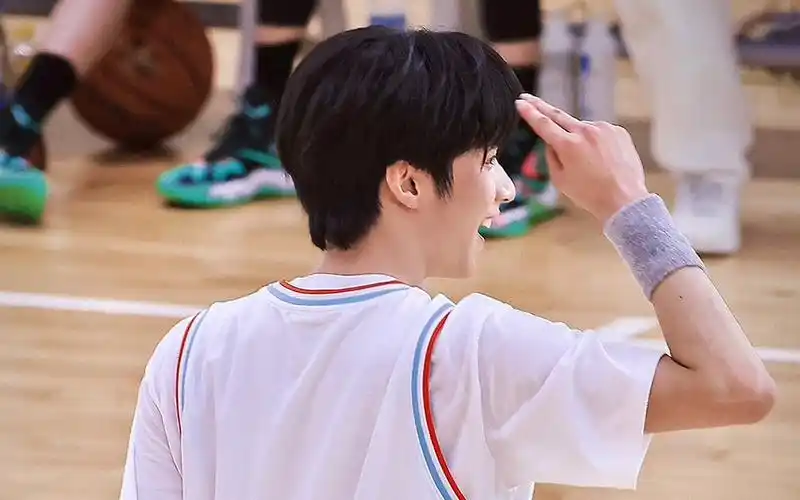 刘耀文#谁不爱篮球场上的运动男高呢!_哔哩哔哩_bilibili