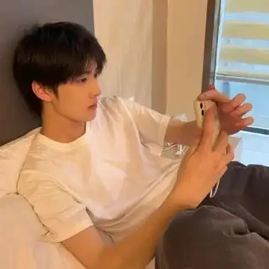 笑起来巨帅的精致男生头像