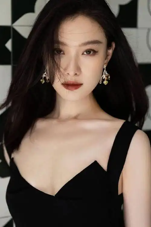 雪肤玉貌魔鬼身材性感火辣 - 倪妮露肩裙 - 实验室设备网