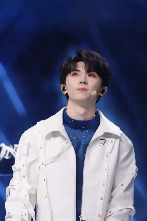 马嘉祺超话#马嘉祺叁重楼暨出道四周年演唱会#20231119 澳门是蓝色