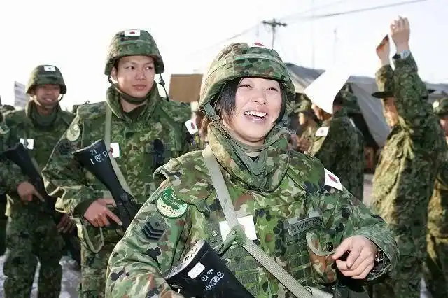 日本自卫队女兵作训服