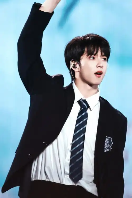 青年演员刘耀文##和刘耀文邂逅夏天